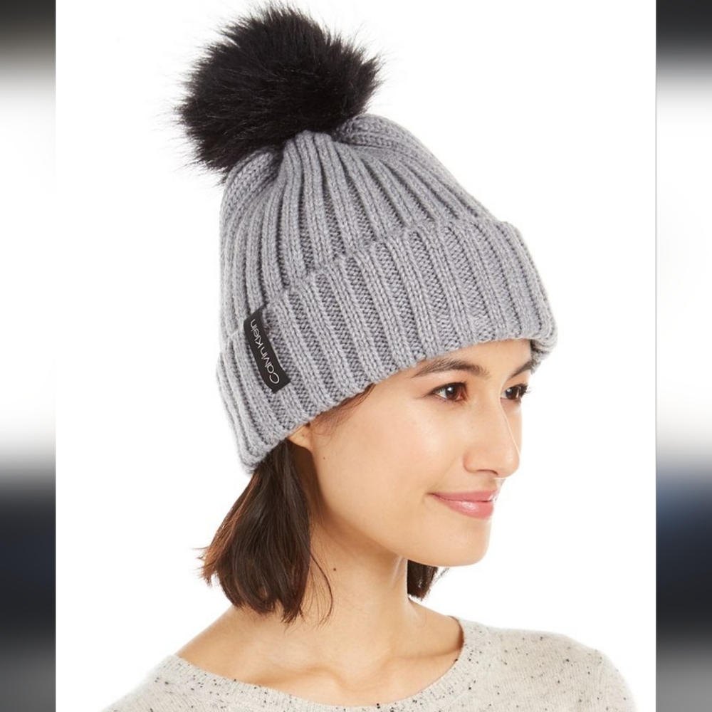 🏷NWT Calvin Klein Ribbed Knit Pom Pom Beanie In Gray/Black